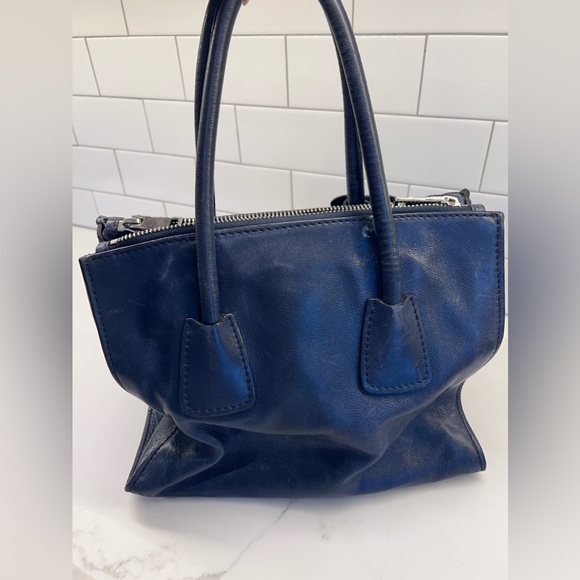 Prada bag - Picture 2 of 5